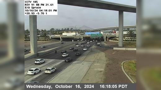 Traffic Cam Riverside › North: SR-91 : (185) East Of Spruce Street