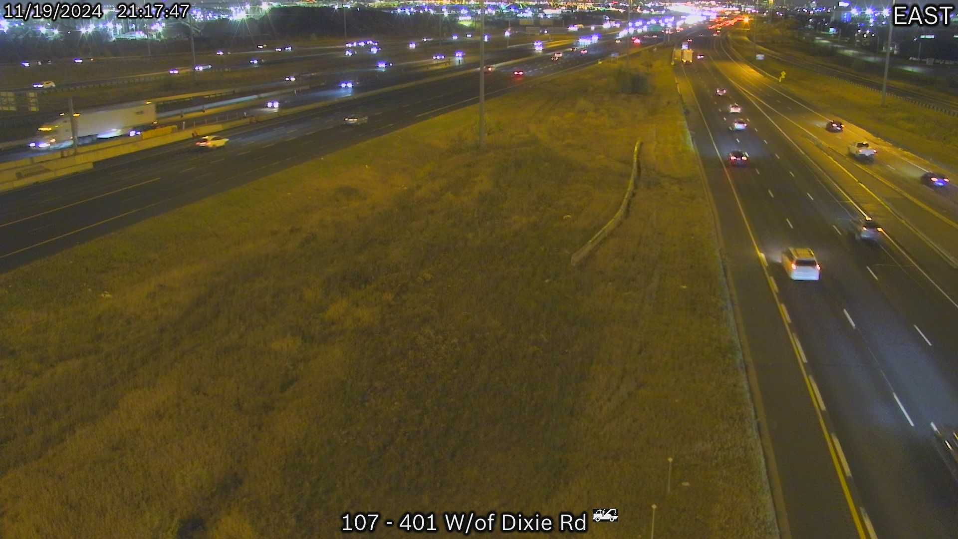 Traffic Cam Mississauga: Highway 401 near Tomken Road