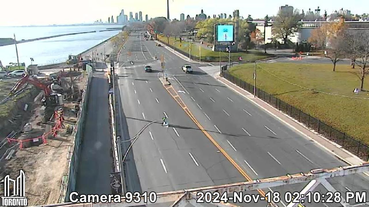 Traffic Cam Exhibition Place: Lake Shore W near - Dr