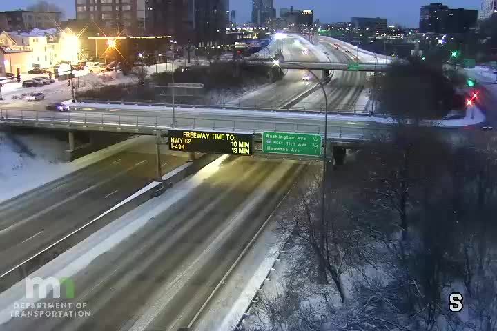 Traffic Cam Marcy-Holmes: I-35W SB @ 4th St