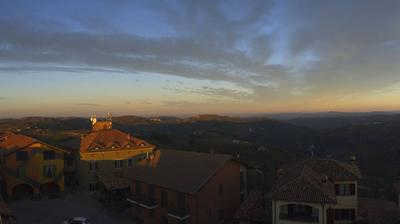 immagine della webcam nei dintorni di Cherasco: webcam Serravalle Langhe