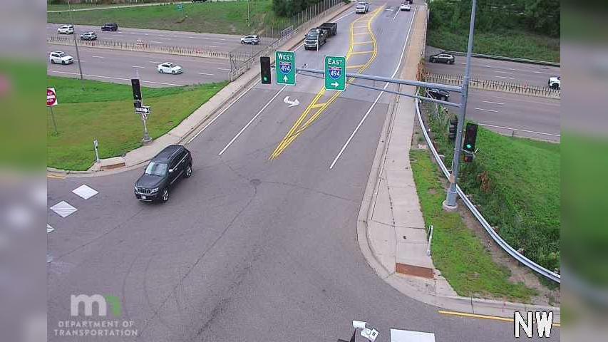 Traffic Cam South St. Paul: I-494: I-494 EB @ 7th Ave