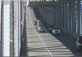 See Richmond › East: TVR36 -- I-580 : Lower Deck Pier Live Webcam