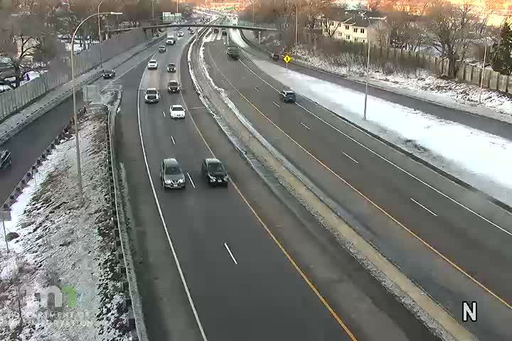 Traffic Cam St. Paul: T.H.52 SB @ Concord St