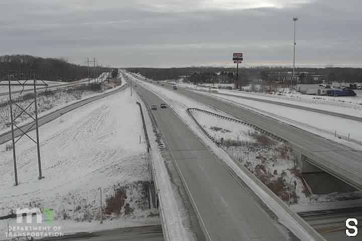 Traffic Cam Little Chicago: I-35 NB @ T.H.19 (MP 69.6)