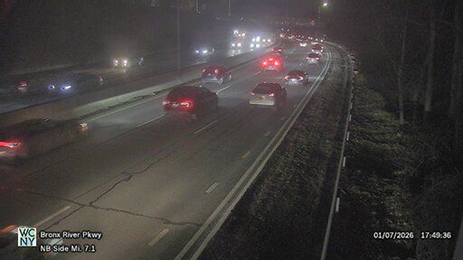 Traffic Cam Yonkers › North: Bronx River Pkwy NB Side Mi. 7.1
