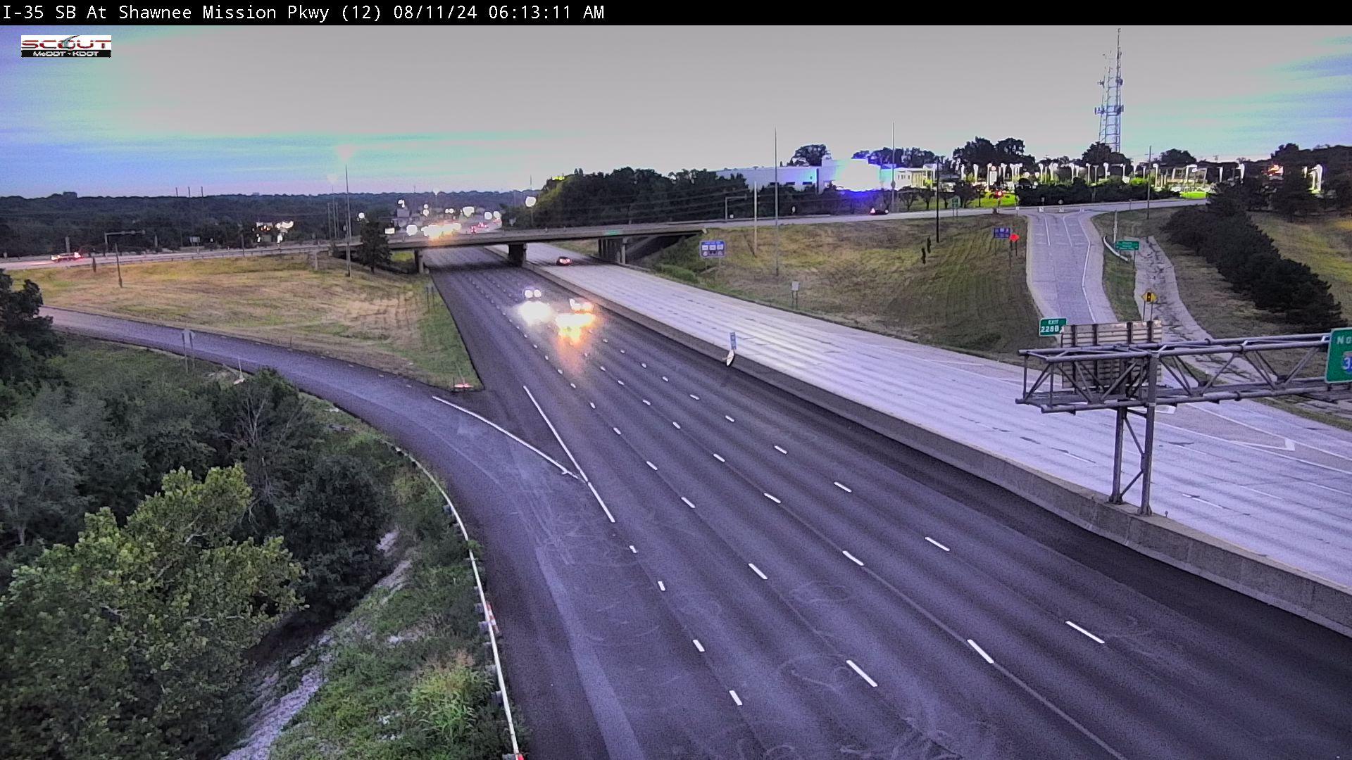 Traffic Cam Merriam: I- S @ SHAWNEE MISSION PKY