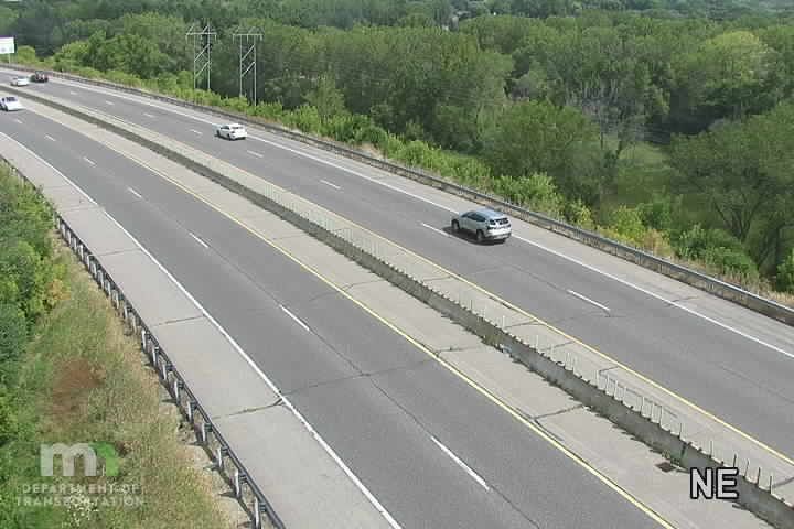 Traffic Cam Mendota Heights: I-35E: I-35E SB N of T.H.62