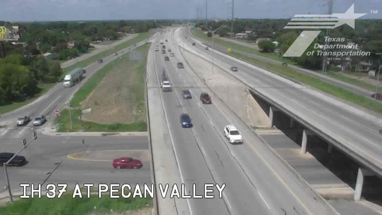 Traffic Cam San Antonio › South: IH 37 at Pecan Valley