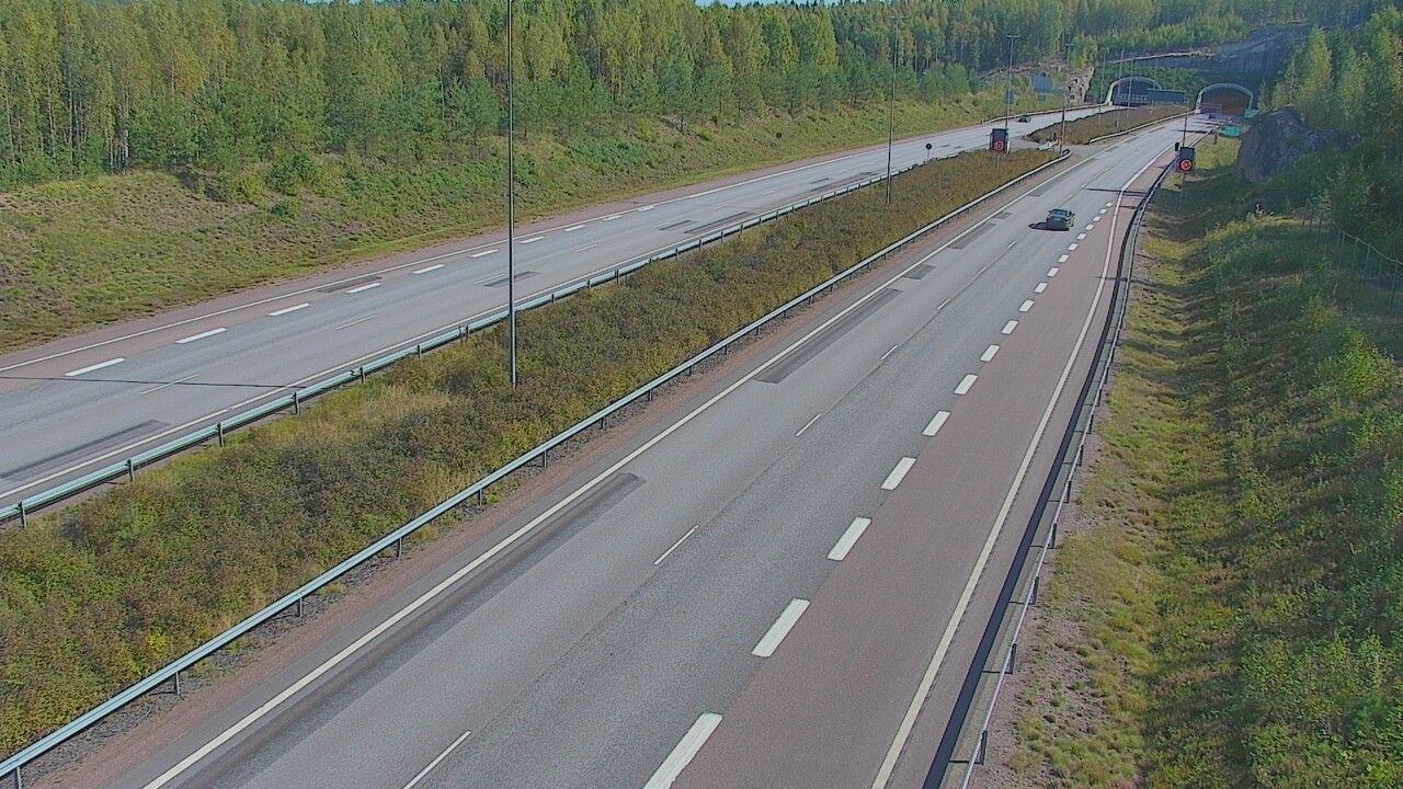 Traffic Cam Loviisa: Tie 7 Markkinamäki, puomi, länsi - Tie 7 Kotkaan