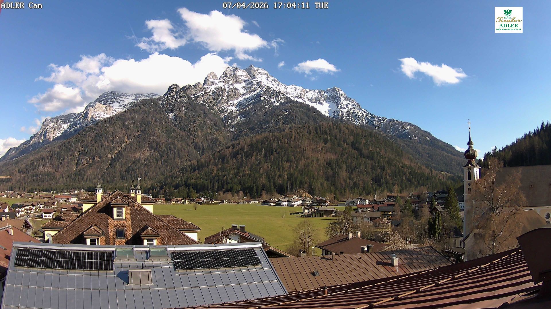Traffic Cam Gemeinde Waidring › South-East: Erlebnis-Hotel Tiroler Adler Steinplatte Waidring