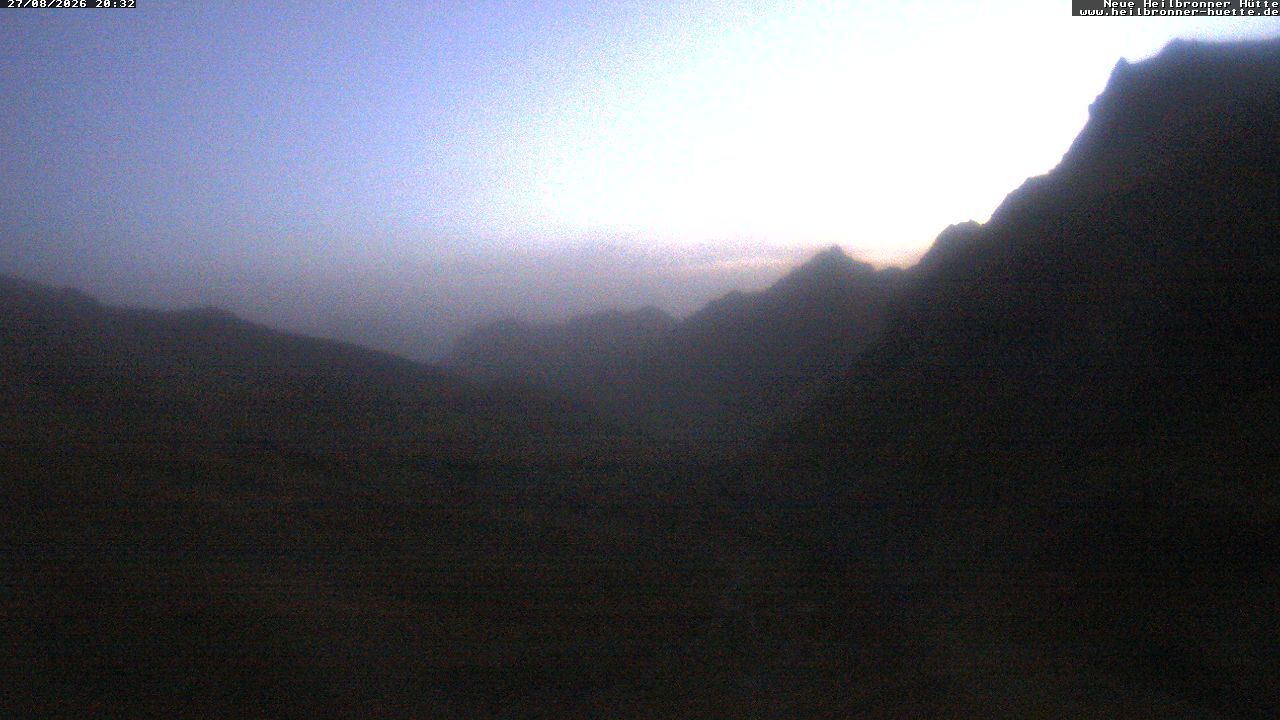 Traffic Cam Gemeinde Gaschurn: Heilbronner Hütte (2320m) - Blick Richtung Versailspitze und Silvretta