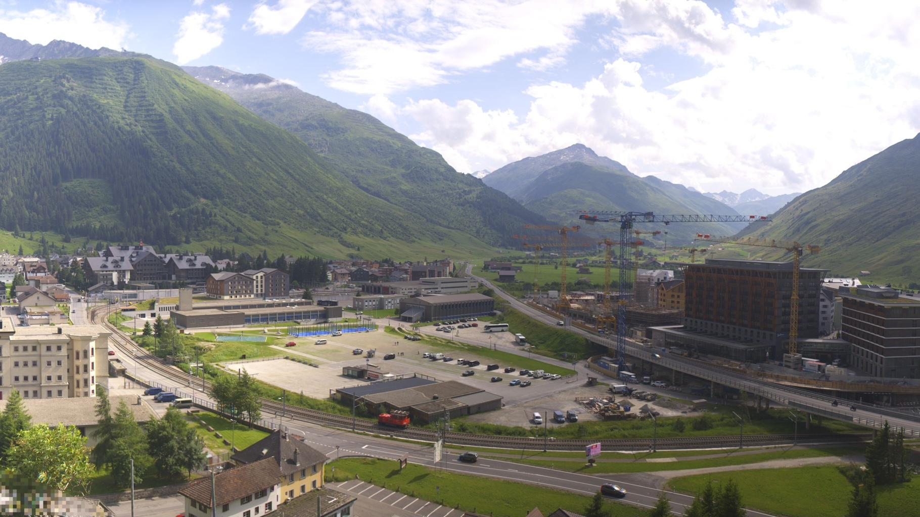 Andermatt: Andermatt Swiss Alps AG - Andermatt, Bahnhof - Andermatt Dorf - Holiday Village Andermatt Reuss - Urserental