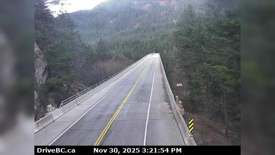 Traffic Cam Area B › North: Hwy 1 at Alexandra Bridge, looking north