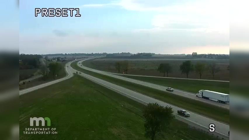 Traffic Cam Ellendale: I-35 NB @ T.H.30 EB (MP 26.4)