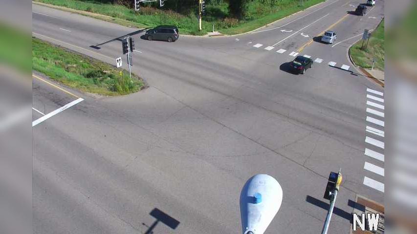 Traffic Cam Inver Grove Heights: T.H.62 EB @ Mendota Rd