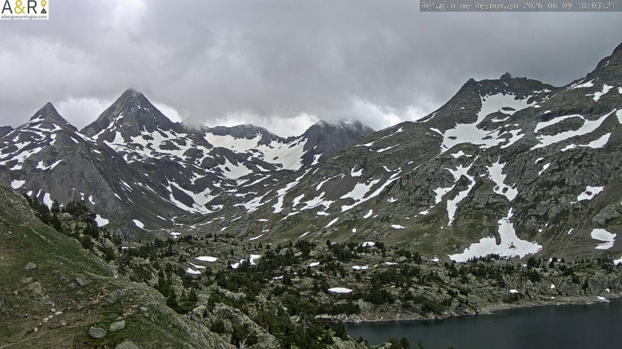 Traffic Cam Sallent de Gallego › South-East: Refugio Respomuso
