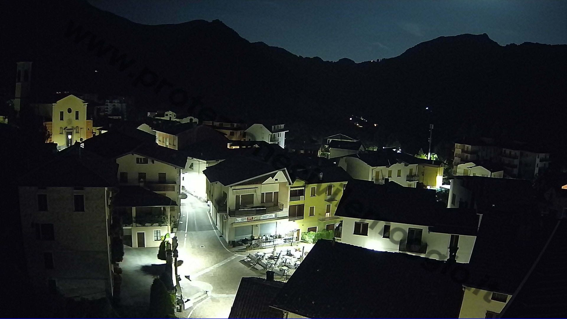 Traffic Cam Moggio: Moggio - Piazza Pradello
