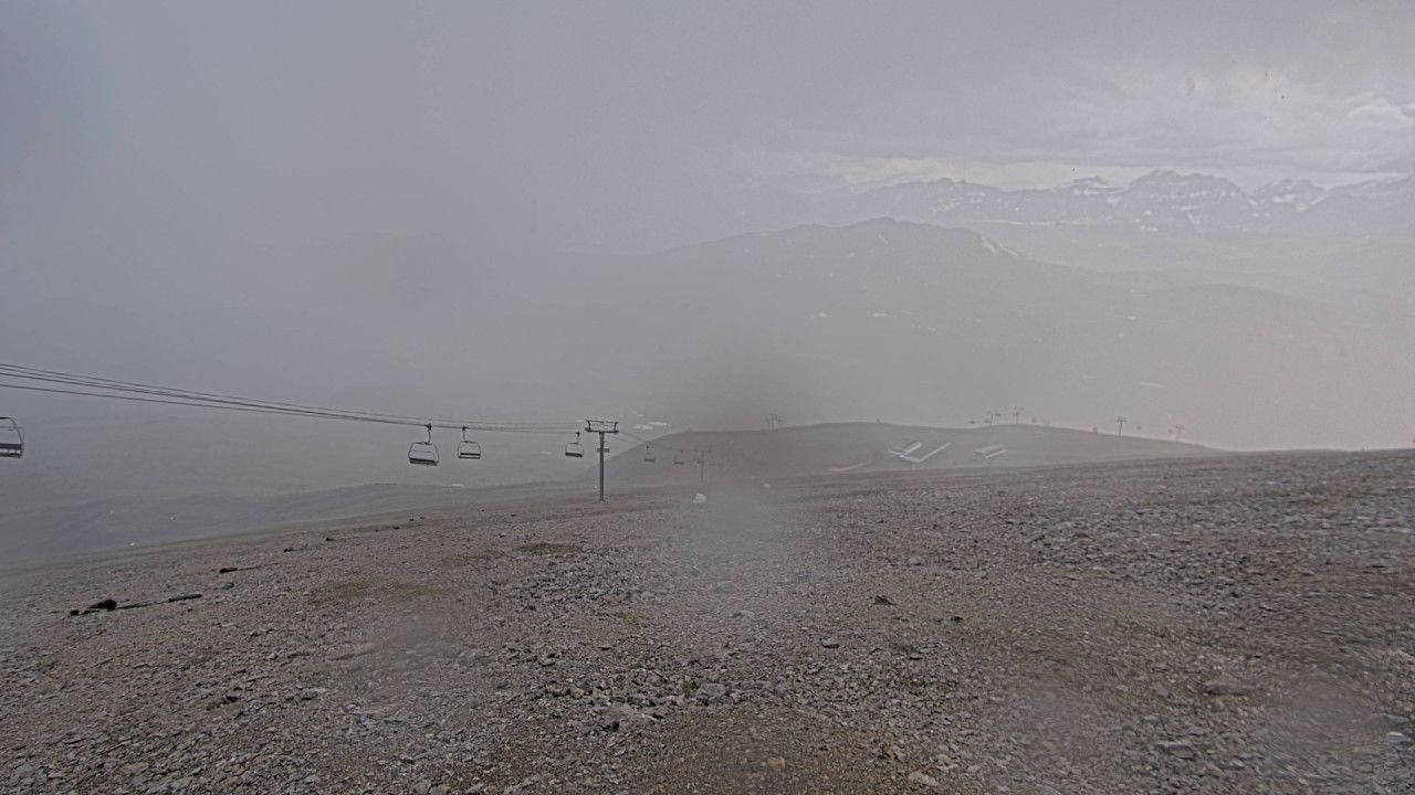 Traffic Cam Banff: The Monarch