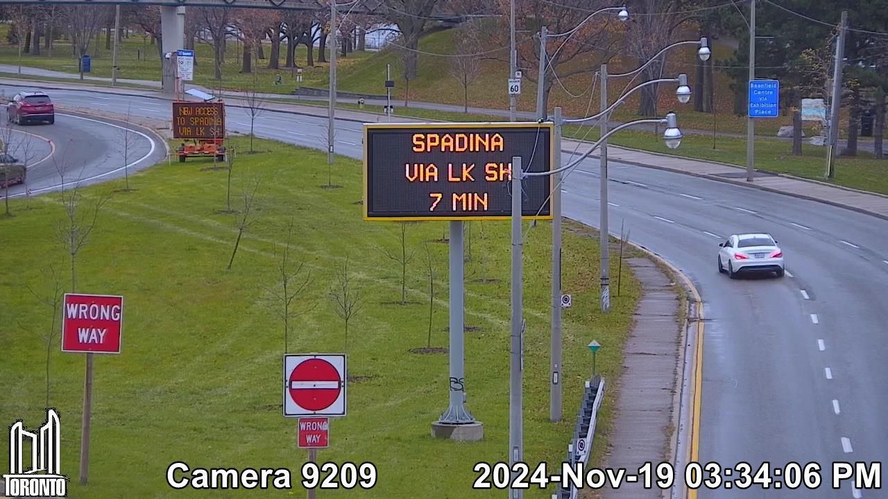 Traffic Cam Old Toronto: Gardiner Expwy near Dowling Ave