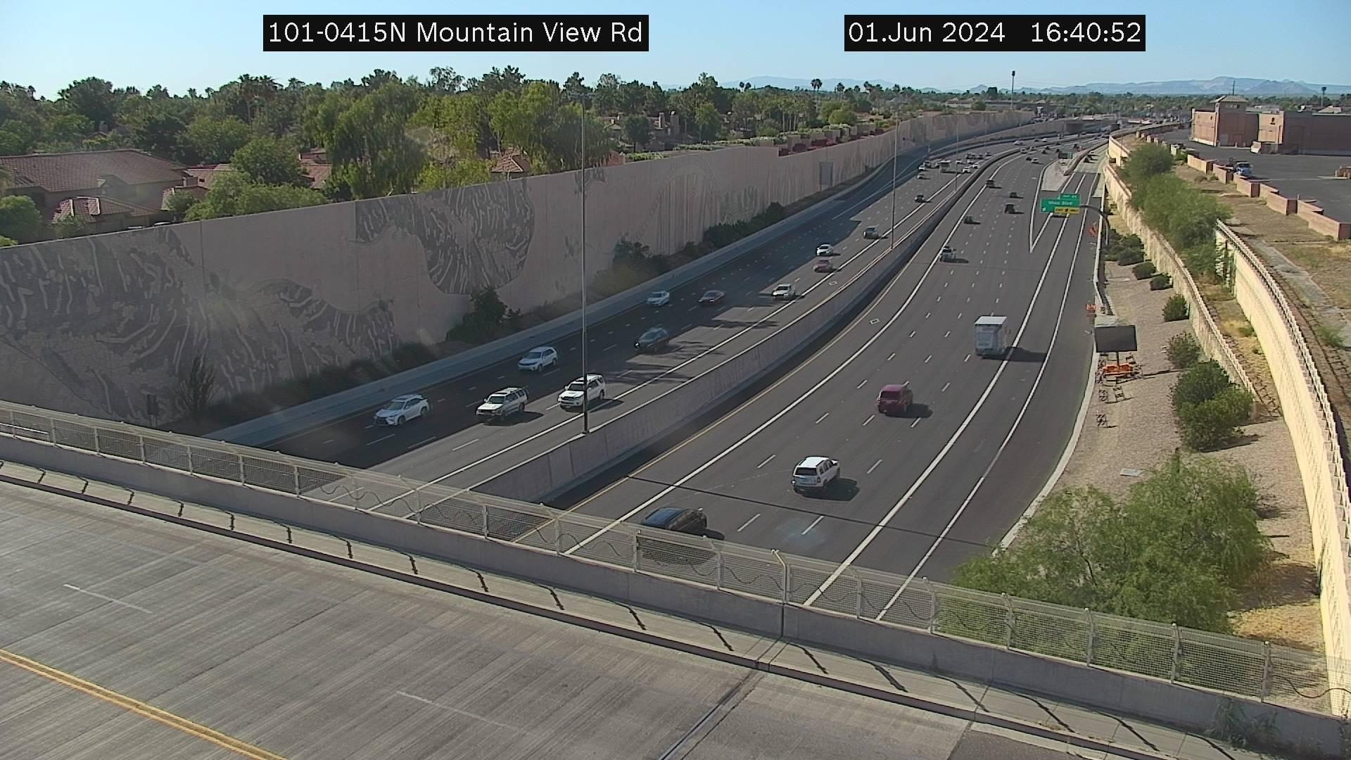 Traffic Cam Country Horizons › North: L-101 NB 41.58 @Mountain View