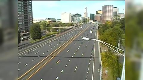 Traffic Cam East Hartford: CAM 113 - RT 2 WB W/O Exit 3 - E. River Dr