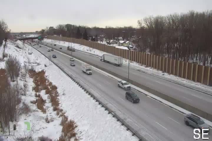 Traffic Cam Shoreview: I-694 WB W of Rice St