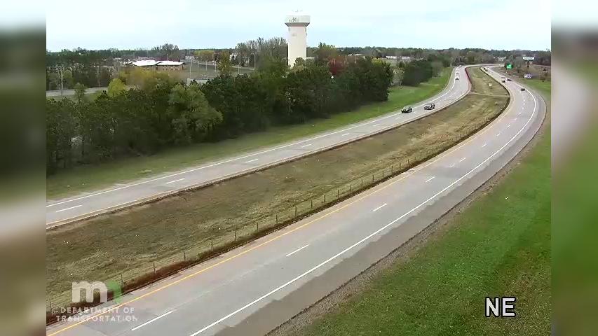 Traffic Cam Lino Lakes: I-35W NB S of Co Rd