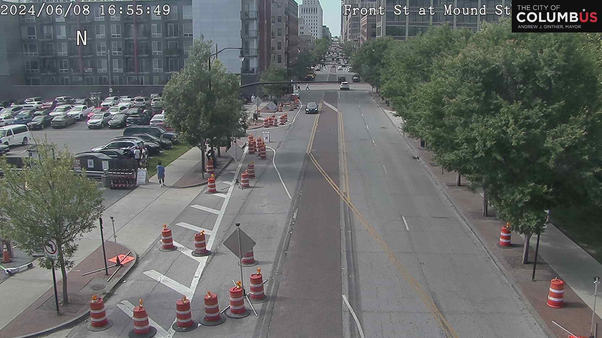 Traffic Cam River South: Front St at Mound St