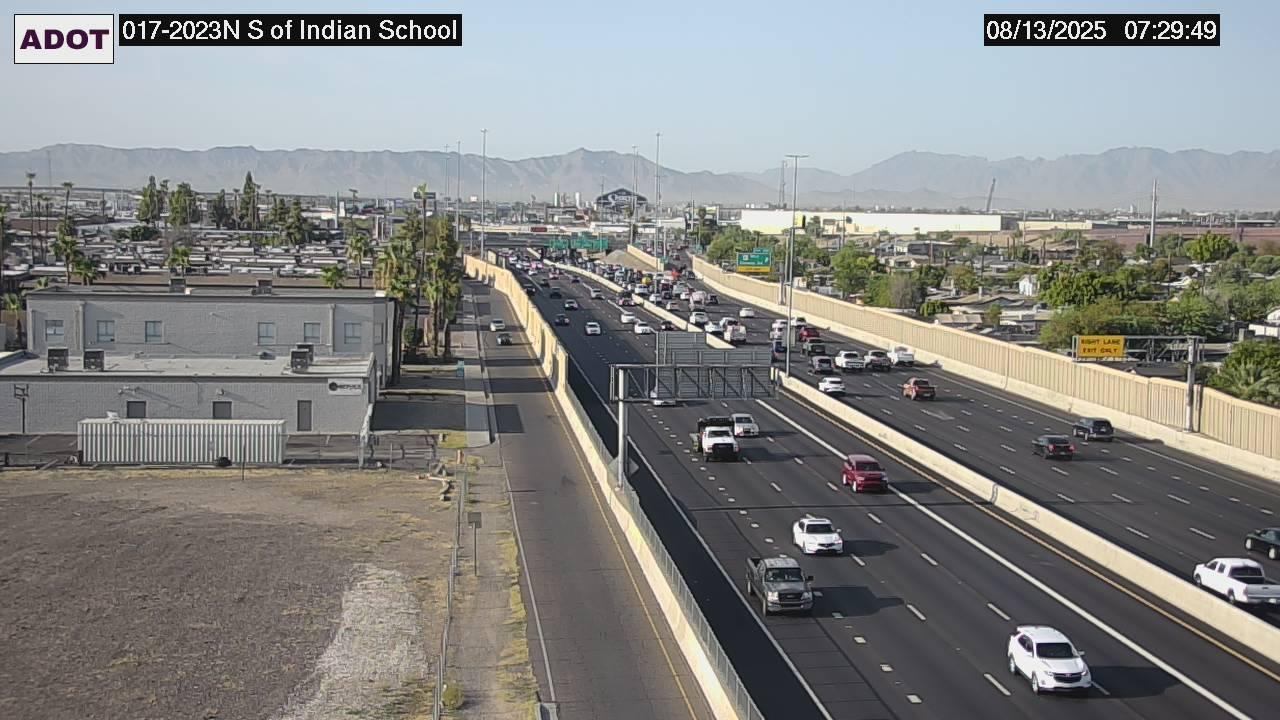 Traffic Cam Phoenix › North: I-17 NB 202.30 @S of Indian School