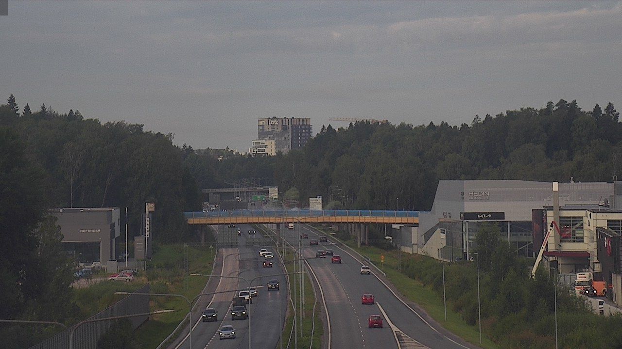 Traffic Cam Espoonlahden keskus: Tie 51 Espoo, Finnoo - Tie