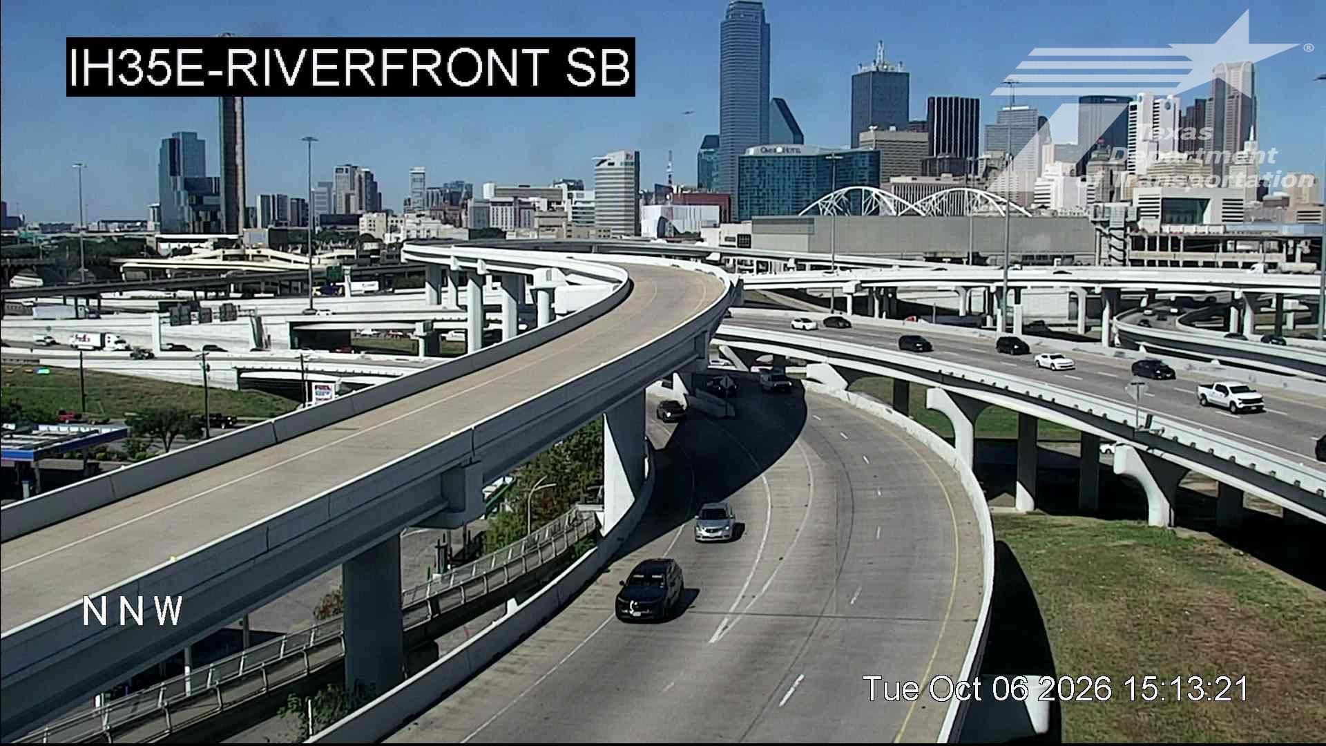Traffic Cam South Side PID › North: I-35E @ Riverfront SB