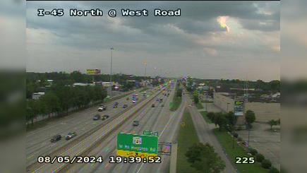 Traffic Cam North Houston District › South: I-45 North @ West Road