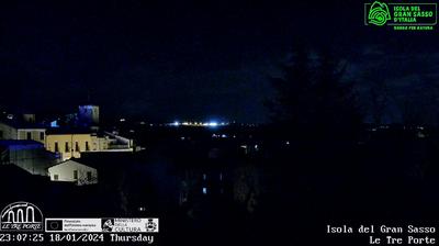 Preview delle webcam di Isola del Gran Sasso d'Italia: Associazione Le Tre Porte - Corno Grande - Corno Piccolo 2655 m. - Gran Sasso d'Italia