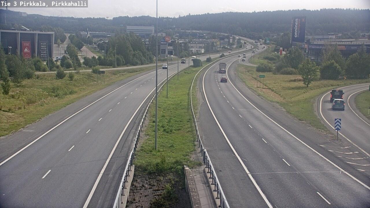 Traffic Cam Pirkkala: Tie - Pirkkahalli - Tie 3 Helsinkiin