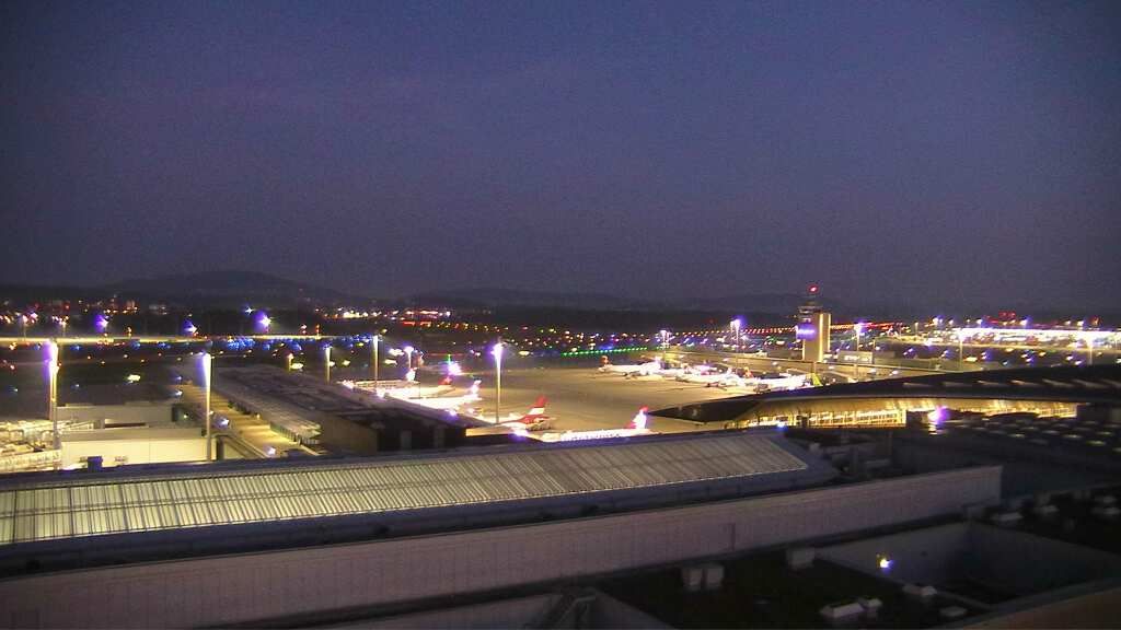 Kloten: Flughafen - Zuerich Flughafen Webcam Dock B