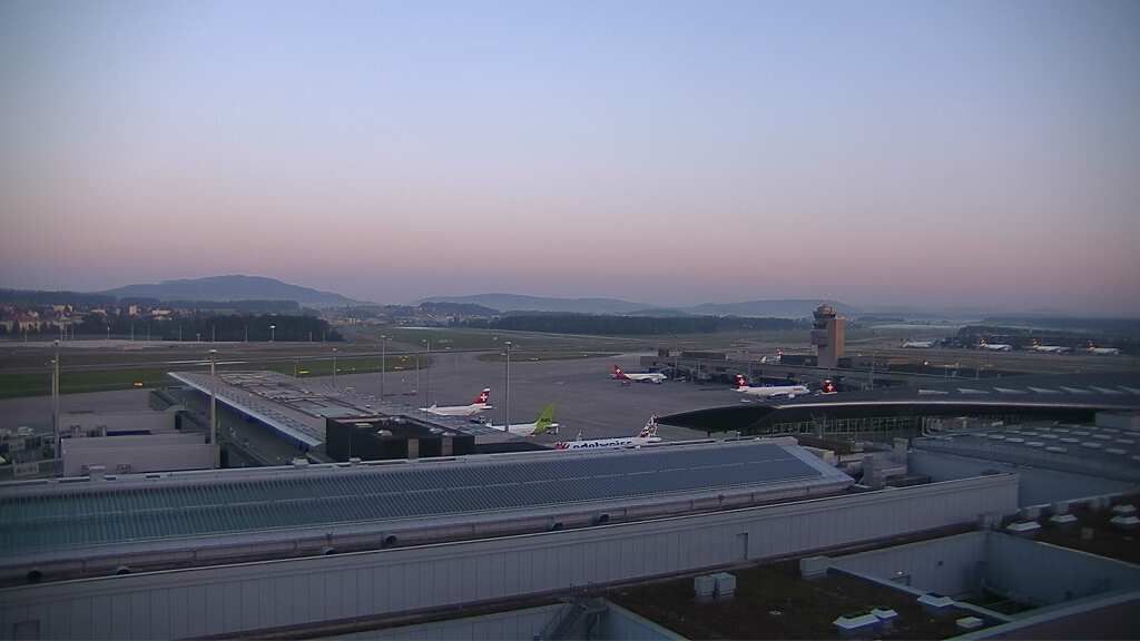 Kloten: Flughafen - Zuerich Flughafen Webcam Dock B