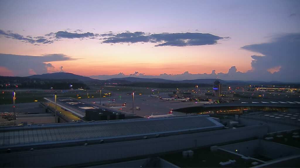 Kloten: Flughafen - Zuerich Flughafen Webcam Dock B