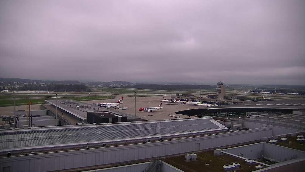 Kloten: Flughafen - Zuerich Flughafen Webcam Dock B