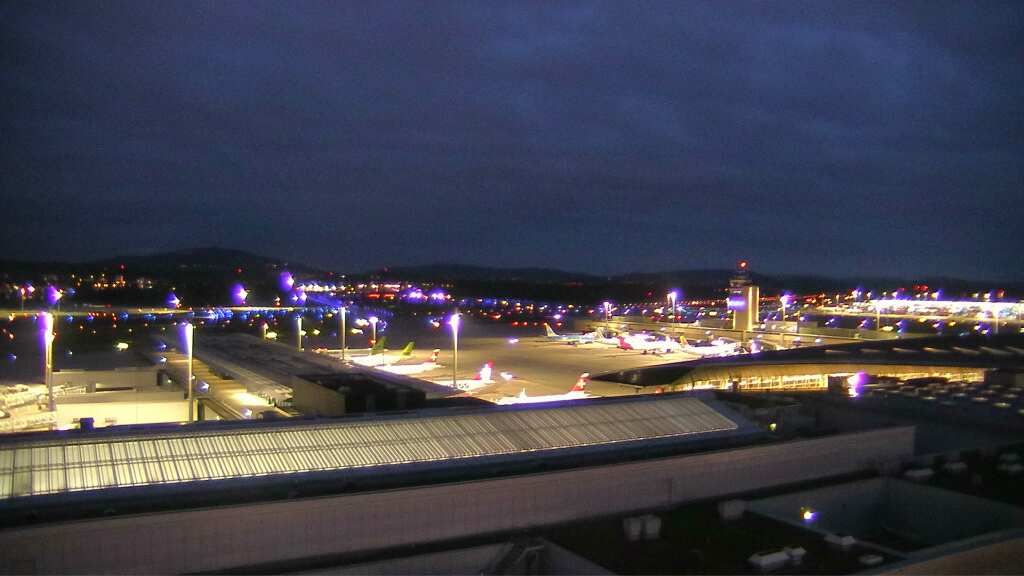 Kloten: Flughafen - Zuerich Flughafen Webcam Dock B