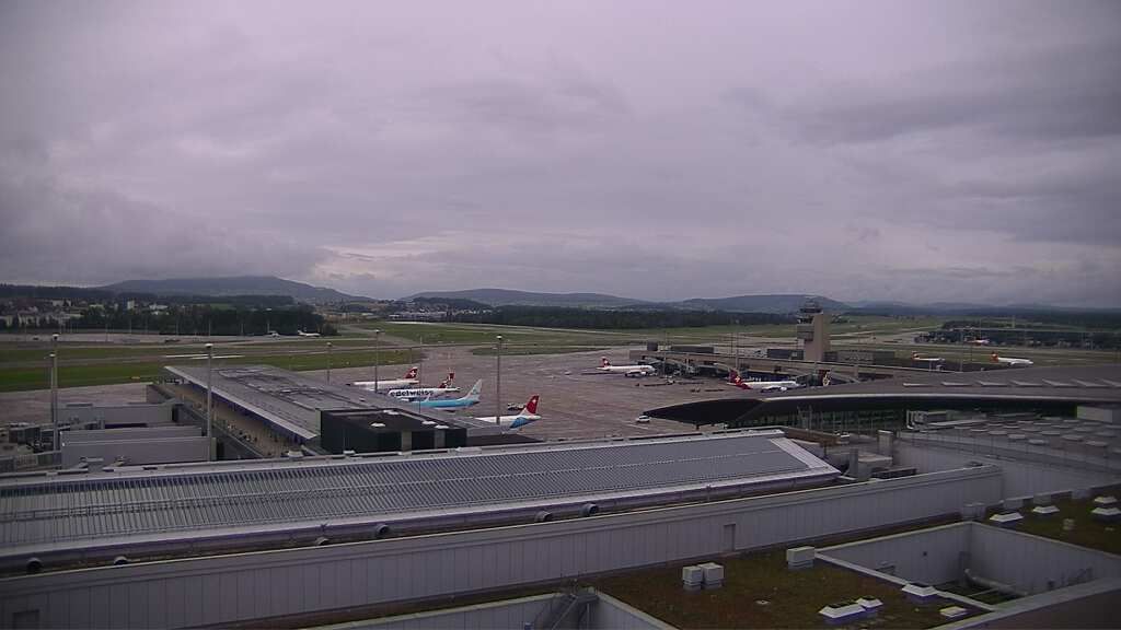 Kloten: Flughafen - Zuerich Flughafen Webcam Dock B