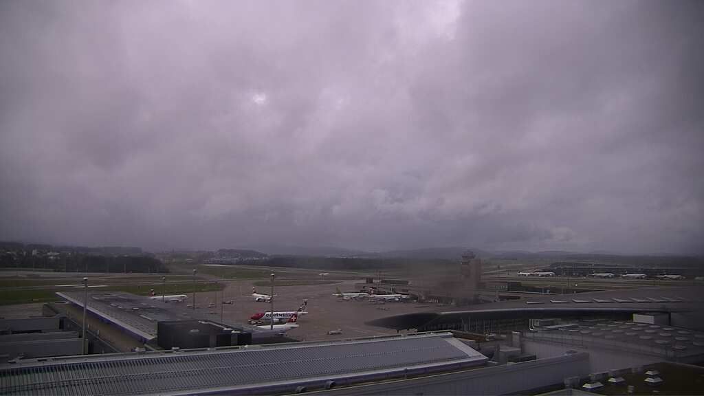 Kloten: Flughafen - Zuerich Flughafen Webcam Dock B