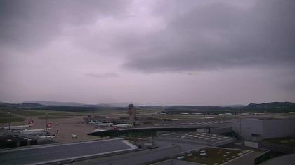 Kloten: Flughafen - Zuerich Flughafen Webcam Dock B