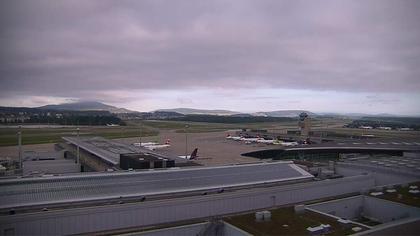 Kloten: Flughafen - Zuerich Flughafen Webcam Dock B