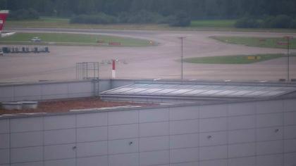 Kloten: Flughafen - Zuerich Flughafen Webcam Dock B