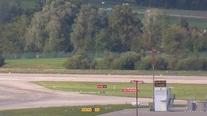 Kloten: Flughafen - Zuerich Flughafen Webcam Dock B