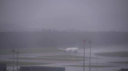 Kloten: Flughafen - Zuerich Flughafen Webcam Dock B