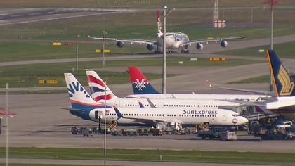 Kloten: Flughafen - Zuerich Flughafen Webcam Dock B