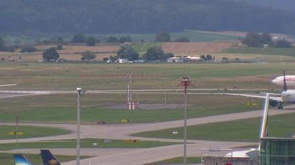 Kloten: Flughafen - Zuerich Flughafen Webcam Dock B