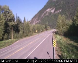 Traffic Cam Peace River Regional District › East: Hwy 97, about 90 km west of Chetwynd, and near Link Creek Bridge, looking east